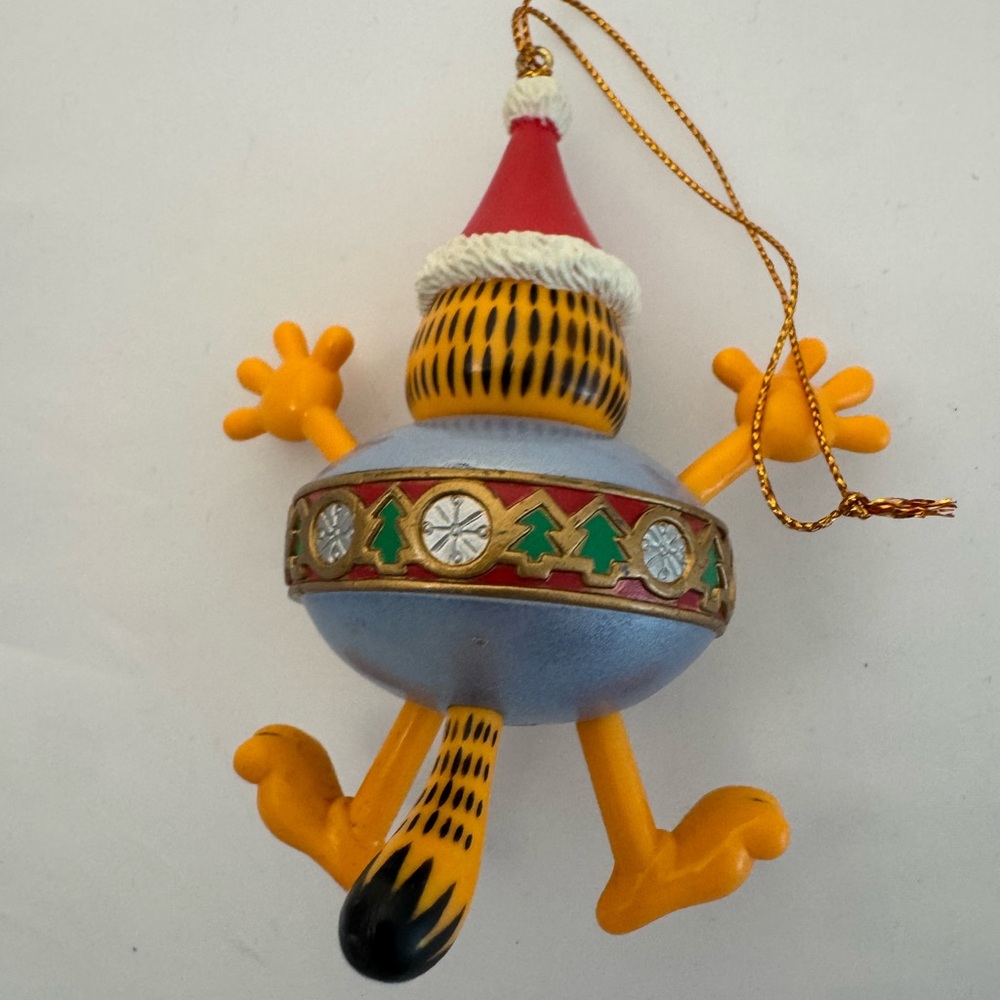 Garfield Holiday Hallmark Ornament Set - Picture 5 of 16